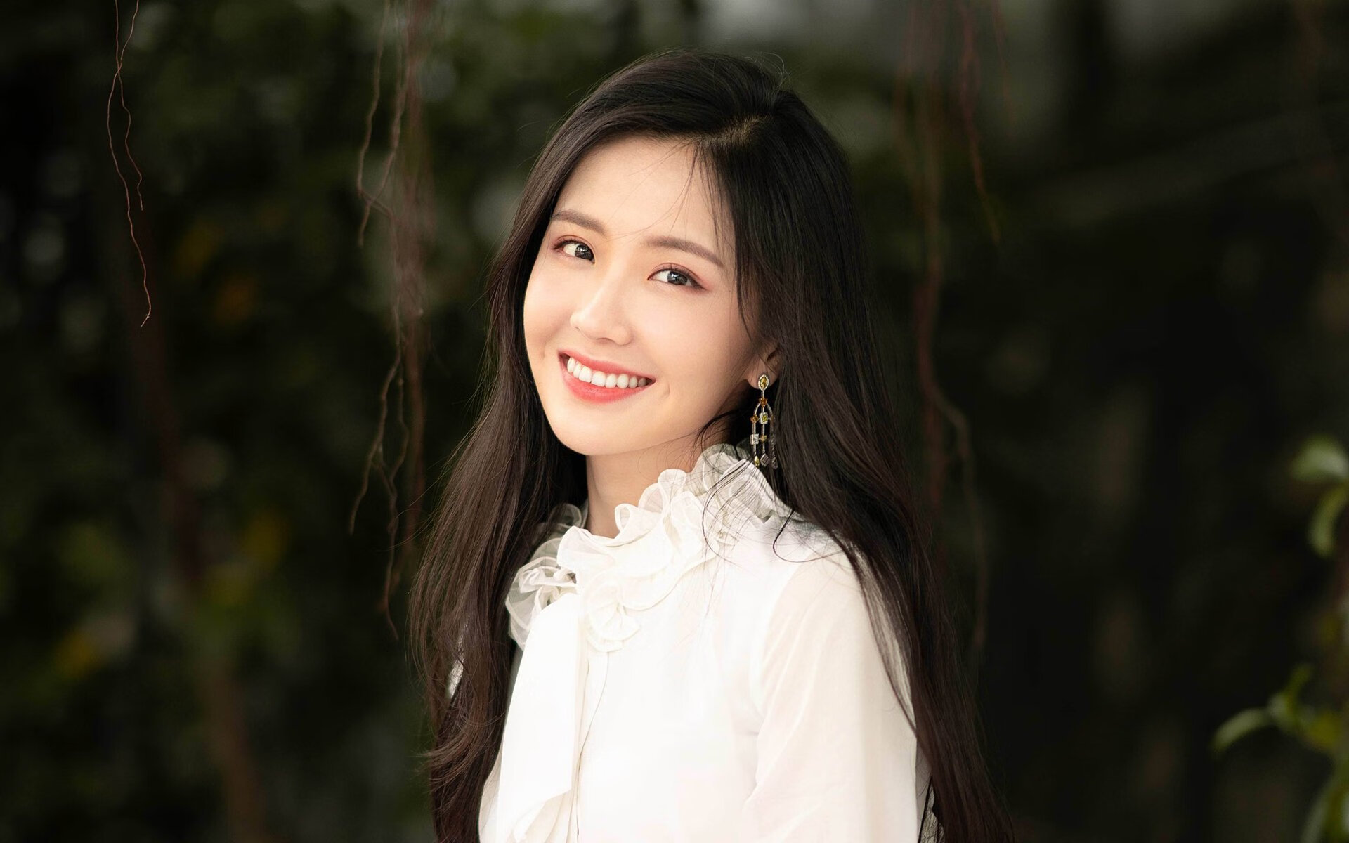 九游娱乐(jiuyou)官网-_夜色篮球对抗：灯火通明中的速度之战_，夜光篮球实战视频