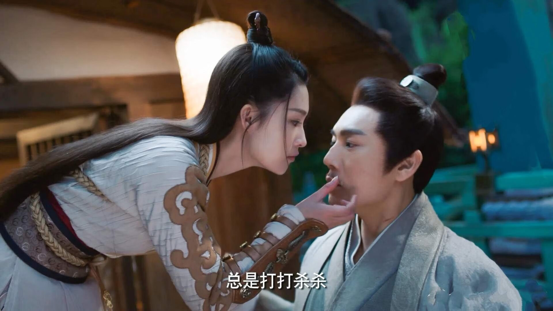 九游登录入口-东西方球队硬碰硬，赛场氛围愈加紧张，东西方对决