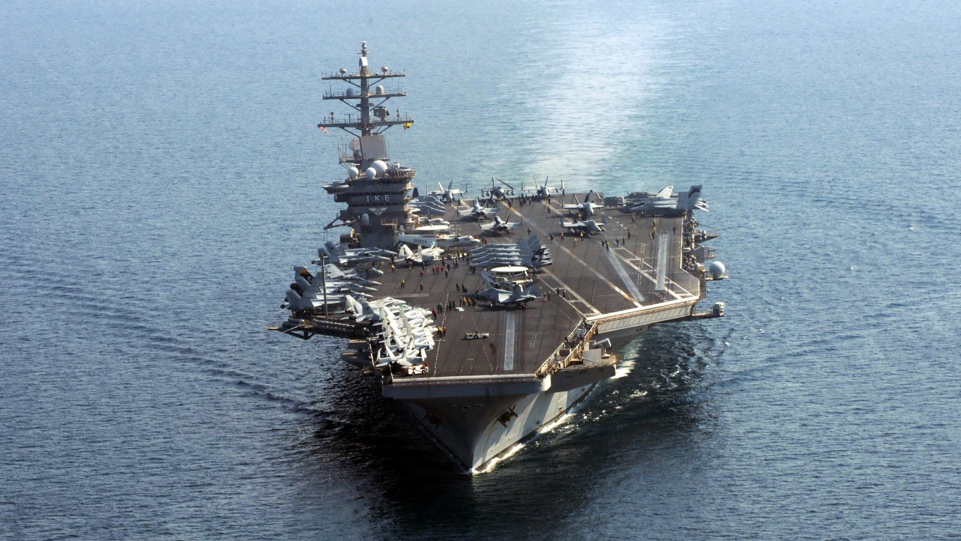 里昂利用空切配合撕裂密集防守